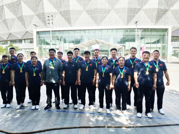 开云在线娱乐集团代表队荣获济宁市第五届职工运动会拔河比赛冠军